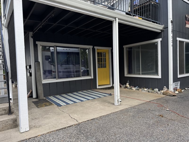 526 Mill St - B property image