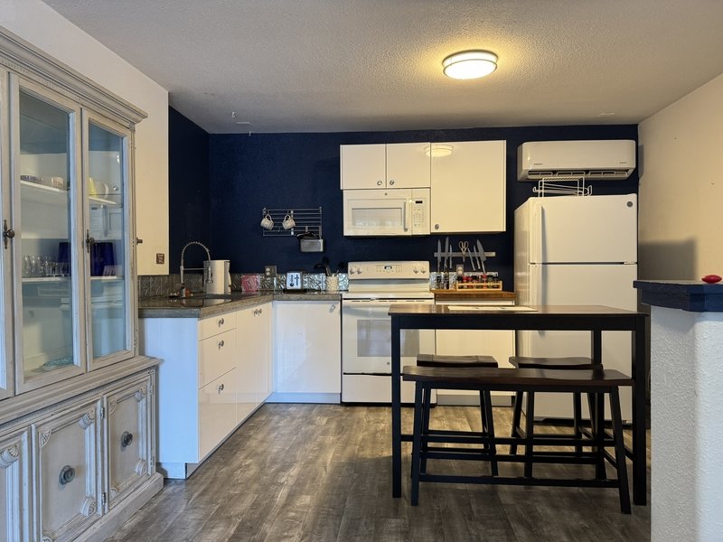 526 Mill St - B property image