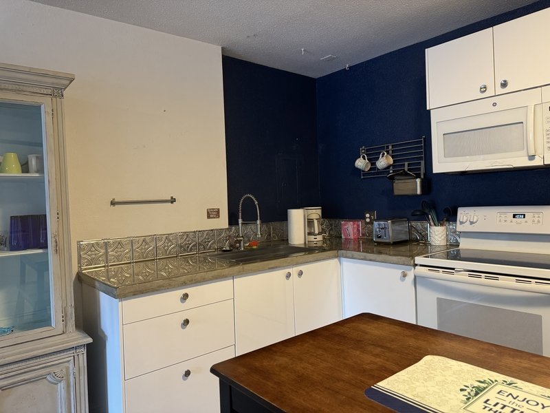 526 Mill St - B property image