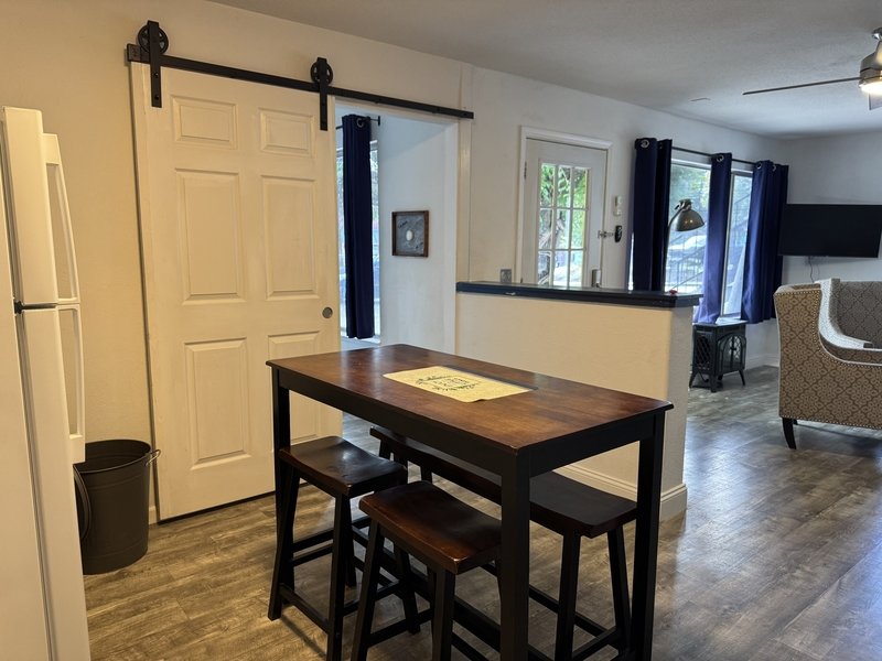 526 Mill St - B property image