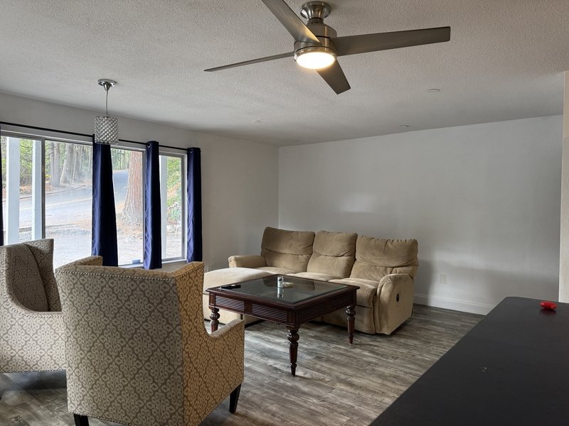 526 Mill St - B property image