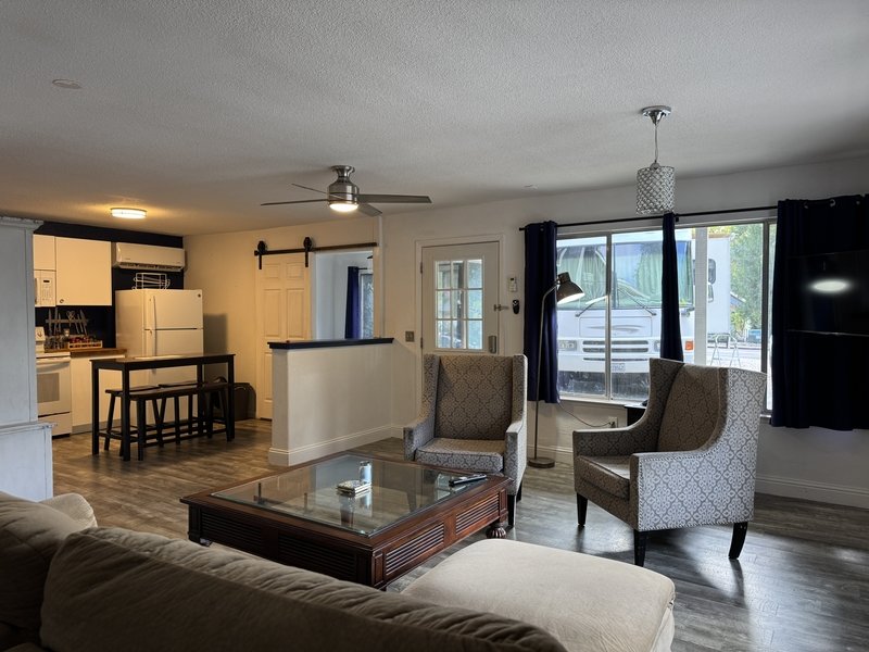 526 Mill St - B property image