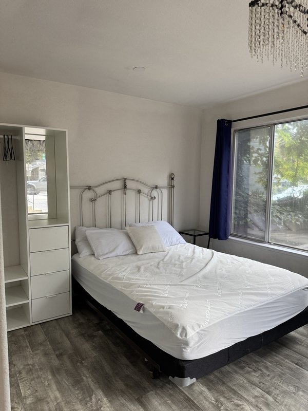 526 Mill St - B property image