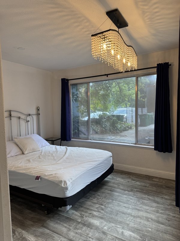 526 Mill St - B property image