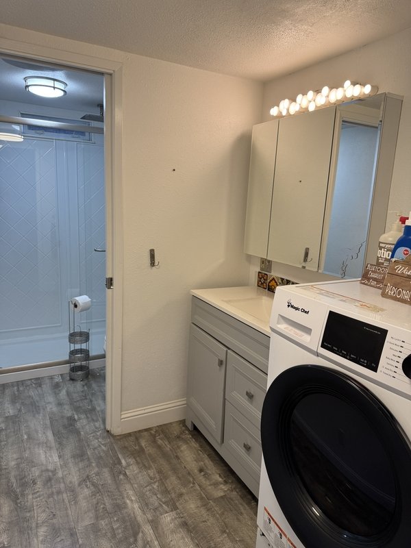 526 Mill St - B property image