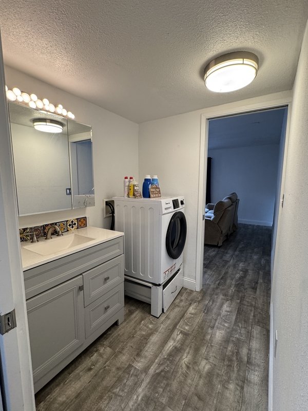 526 Mill St - B property image