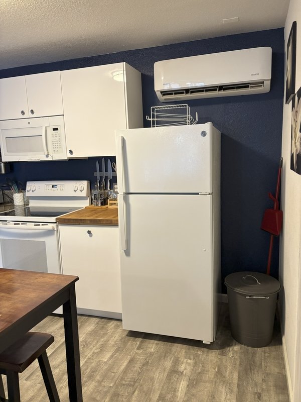 526 Mill St - B property image